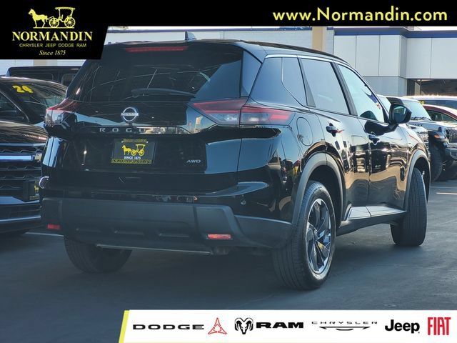 Used 2025 Nissan Rogue SV AWD/4WD image 3