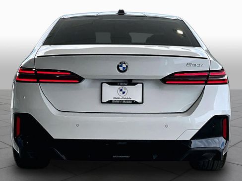 Used 2025 BMW 530i w/ M Sport Package RWD image 4