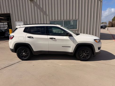 Used 2019 Jeep Compass Sport FWD image 9