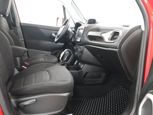 Used 2019 Jeep Renegade Latitude w/ Cold Weather Group FWD image 38