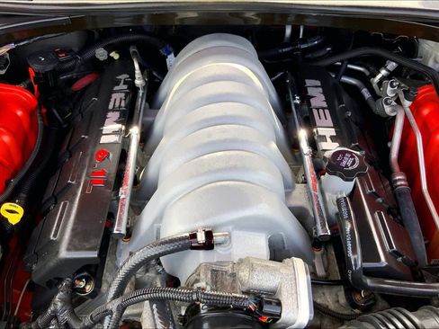 Used 2009 Dodge Challenger SRT8 w/ SRT Option Group II RWD image 30