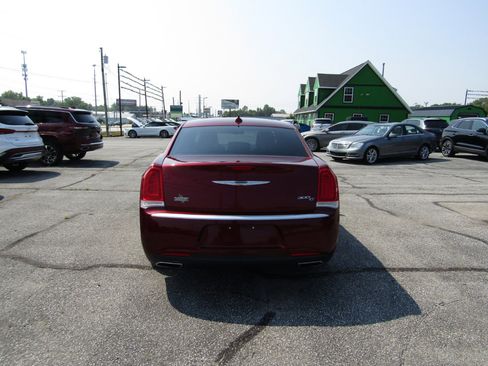 Used 2017 Chrysler 300 C Platinum image 6