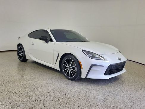 Used 2024 Toyota GR86 RWD image 4
