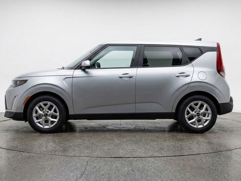 Used 2025 Kia Soul LX w/ LX Technology Package FWD image 4