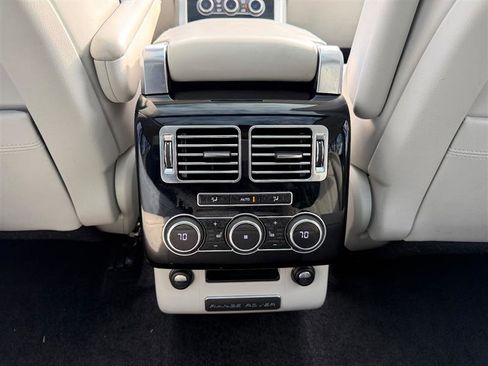 Used 2014 Land Rover Range Rover HSE image 30