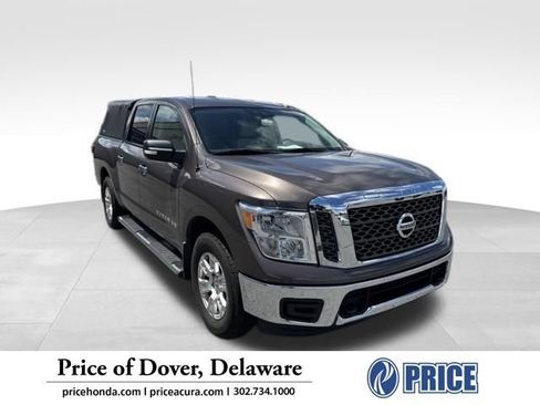 Used 2018 Nissan Titan SV AWD/4WD image 1