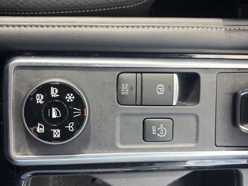 Used 2022 Nissan Pathfinder S AWD/4WD image 23