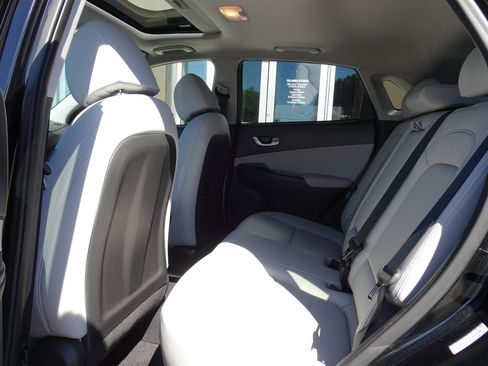 Used 2023 Hyundai Kona Limited AWD/4WD image 15