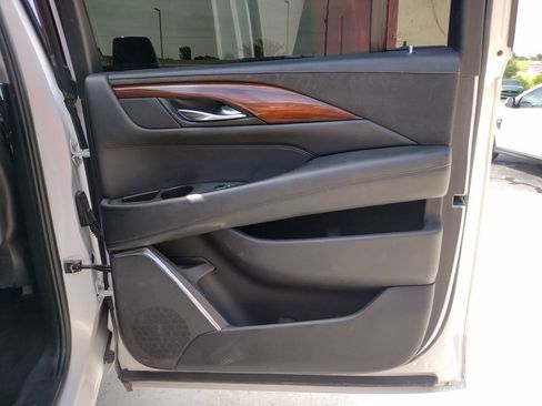 Used 2017 Cadillac Escalade ESV Premium Luxury AWD/4WD image 27