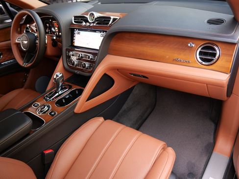 Used 2023 Bentley Bentayga Extended Wheelbase image 2