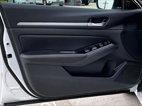 Used 2024 Nissan Altima 2.5 SR image 22