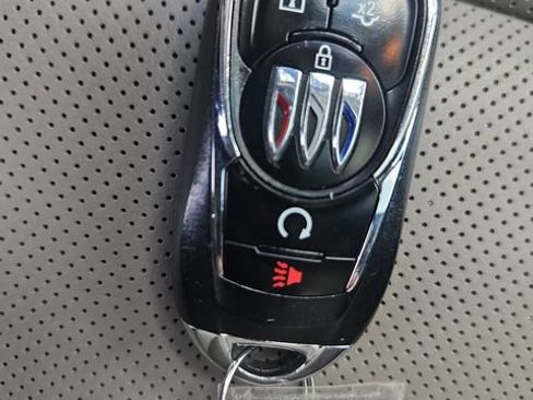 Used 2025 Buick Envista Preferred FWD image 30