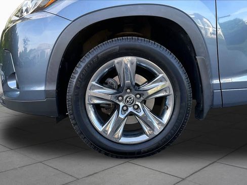 Used 2019 Toyota Highlander Limited Platinum AWD/4WD image 10