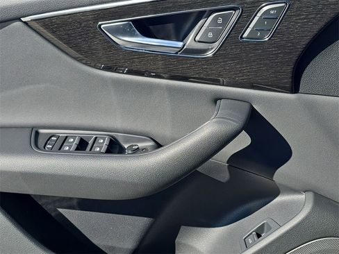 Used 2019 Audi Q8 Premium w/ Convenience Package image 31