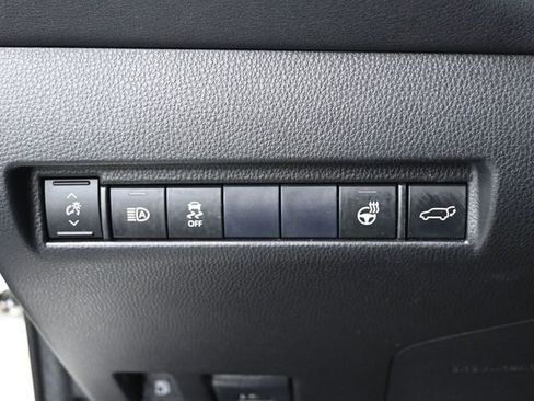 Certified 2021 Toyota Venza XLE image 22