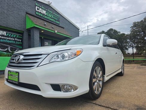 Used 2011 Toyota Avalon Limited image 2