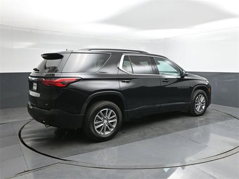 Used 2022 Chevrolet Traverse LT image 11