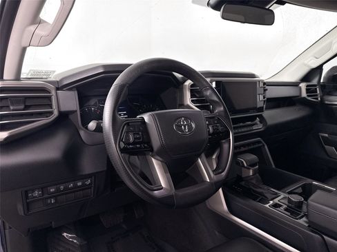 Used 2022 Toyota Tundra SR5 w/ SR5 Convenience Package image 4