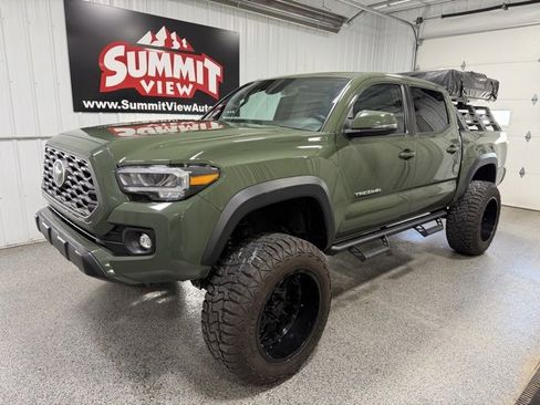 Used 2022 Toyota Tacoma TRD Off-Road image 1