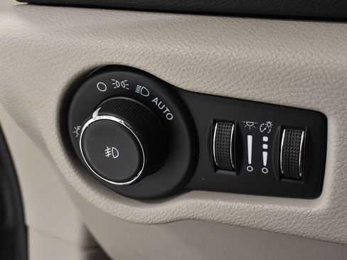 Used 2020 Chrysler Pacifica Touring-L Plus image 15