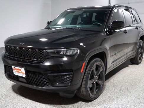 Used 2023 Jeep Grand Cherokee Altitude image 30