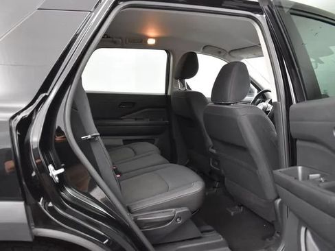 Used 2024 Nissan Pathfinder SV FWD image 18
