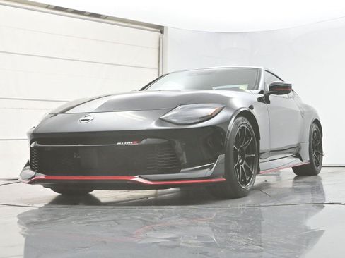 Certified 2024 Nissan Z NISMO w/ Floor Mat Package RWD image 33