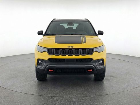 Used 2025 Jeep Compass Trailhawk image 2