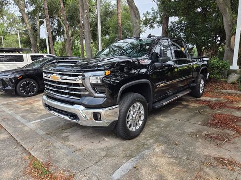 Used 2024 Chevrolet Silverado 2500 LTZ w/ LTZ Convenience Package AWD/4WD image 3