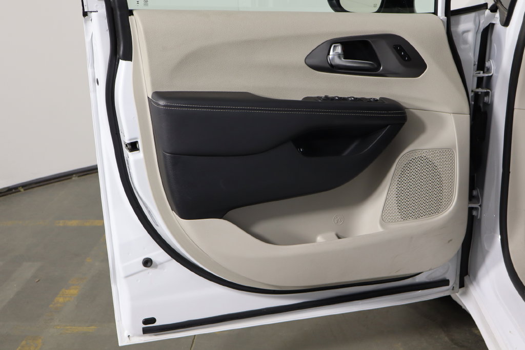 Used 2024 Chrysler Pacifica Limited FWD image 20