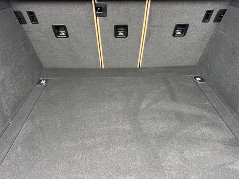 Used 2025 Porsche Macan image 17