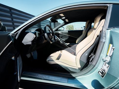 Used 2022 Ferrari Roma image 31