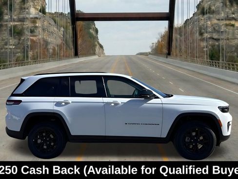 New 2025 Jeep Grand Cherokee Altitude RWD image 13