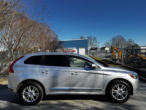 Used 2015 Volvo XC60 T5 Premier w/ Proximity Package image 4