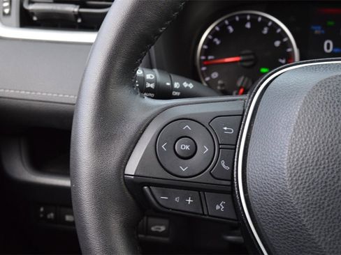 Used 2022 Toyota RAV4 XLE Premium image 18