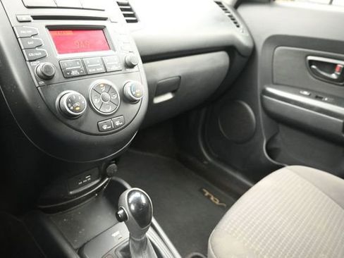 Used 2013 Kia Soul FWD image 28