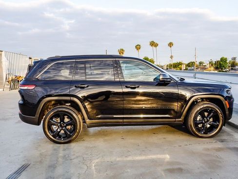 New 2026 Jeep Grand Cherokee Limited AWD/4WD image 13