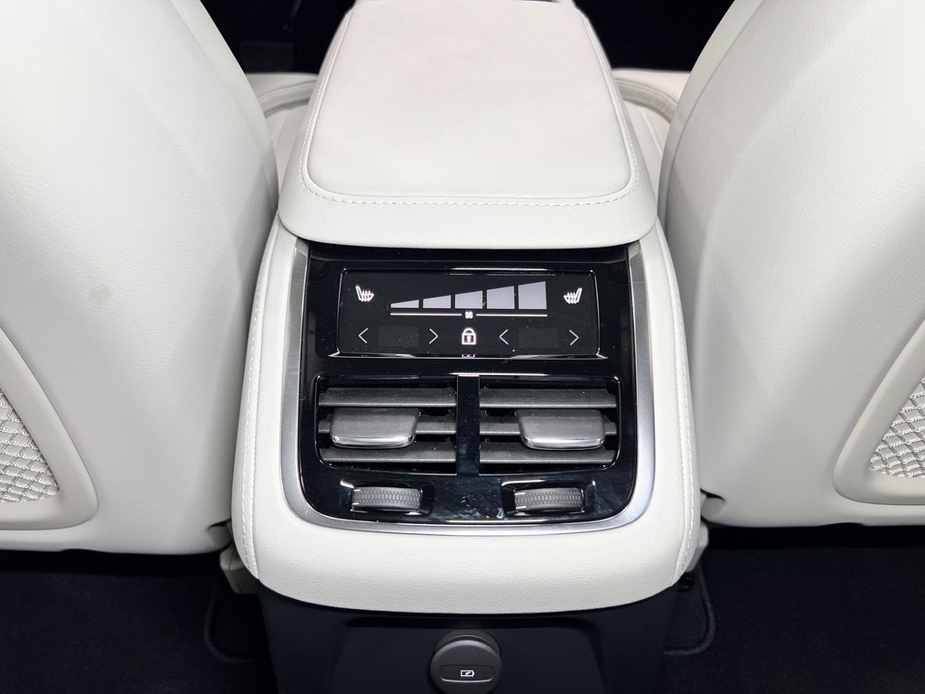 Used 2026 Volvo XC90 T8 Ultra w/ Protection Package Premier AWD/4WD image 17