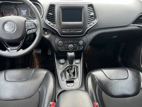 Used 2020 Jeep Cherokee Latitude Plus image 11