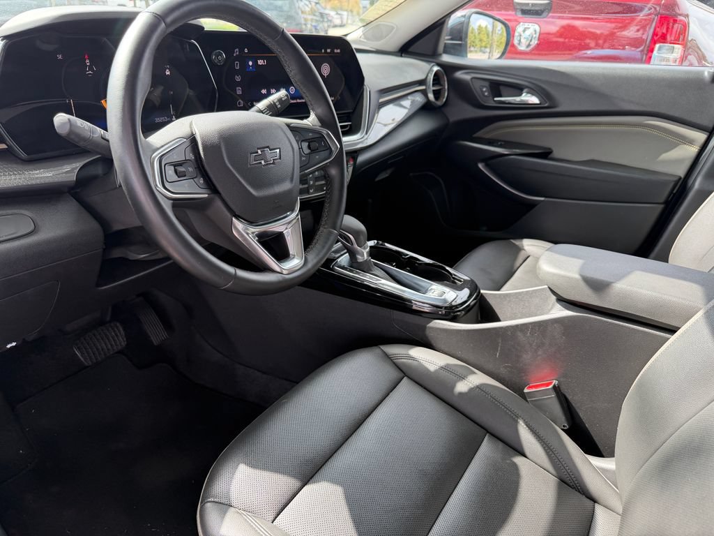 Used 2025 Chevrolet Trax ACTIV w/ Driver Confidence Package FWD image 21