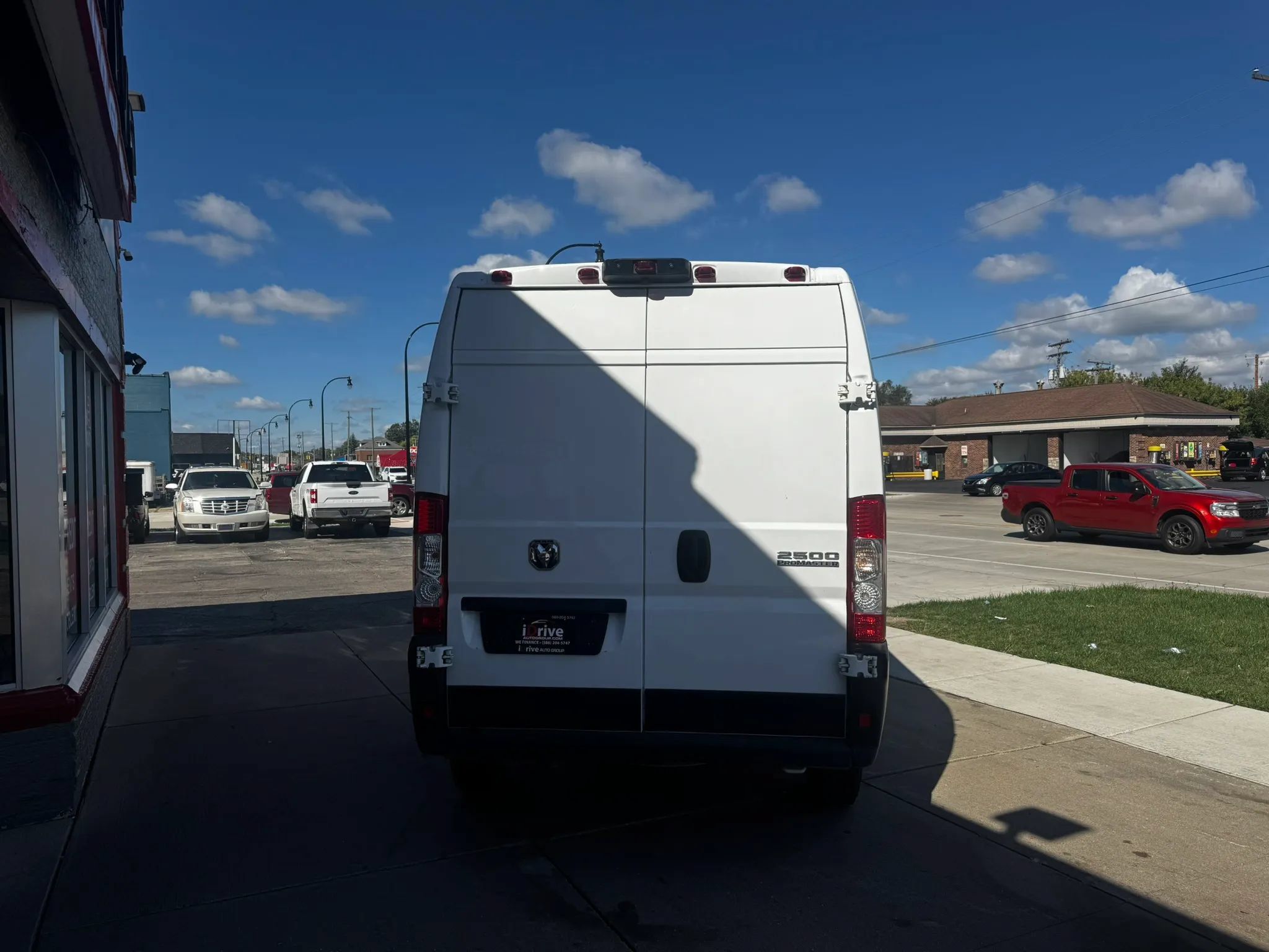 Used 2025 RAM ProMaster 2500 w/ Convenience Group FWD image 4