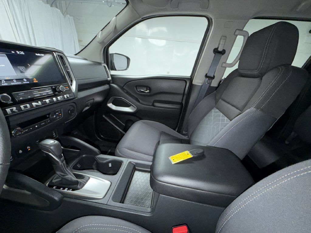 Used 2025 Nissan Frontier SV w/ SV Convenience Package AWD/4WD image 23