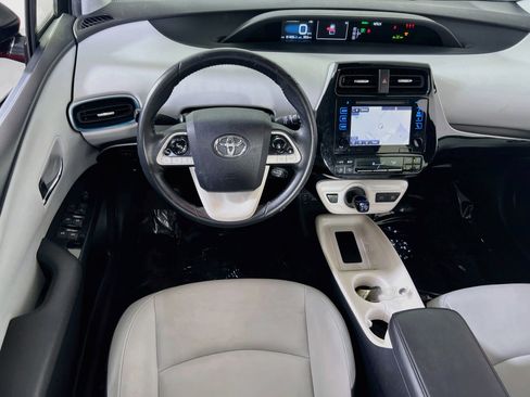 Used 2017 Toyota Prius Four FWD image 22