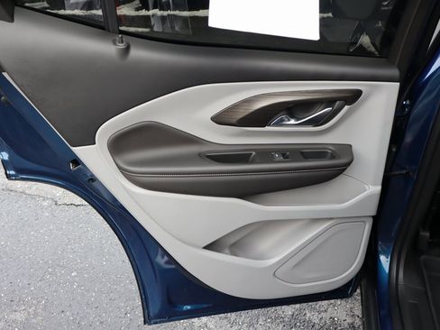 Used 2022 GMC Terrain SLE w/ Driver Convenience Package image 28