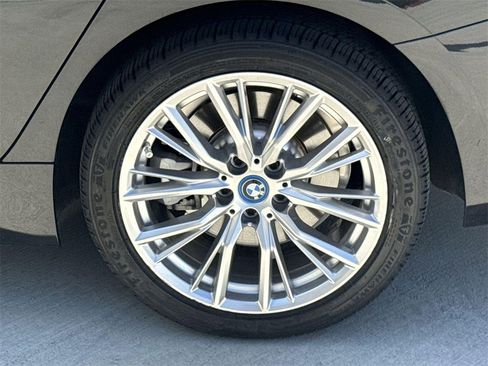 Used 2024 BMW 330e image 31