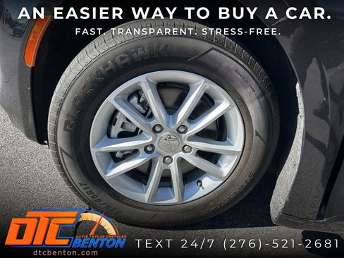 Used 2023 Chrysler Voyager LX FWD image 33