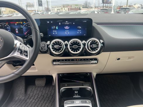Used 2025 Mercedes-Benz GLA 250 4MATIC image 31