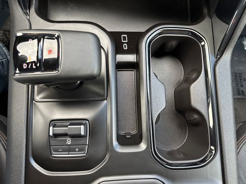 Used 2024 GMC Sierra 1500 AT4 w/ Technology Package image 25