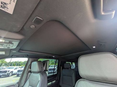 Used 2023 GMC Yukon XL Denali AWD/4WD image 30