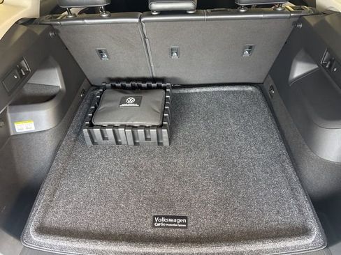 Certified 2025 Volkswagen Tiguan SE image 20